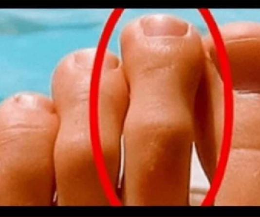 DA LI VAM JE DRUGI PRST VEĆI OD PALCA? To nije slučajno, evo šta vam to govori