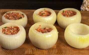 Moraš probati ovaj recept sa lukom! Glavno jelo koje će oduševiti sve, a malo ko zna za njega! Moraš probati ovaj recept sa lukom! Glavno jelo koje će oduševiti sve, a malo ko zna za njega! - featured image