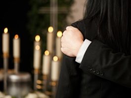 ŠTA TREBA URADITI SA ODEĆOM PREMINULOG? Veruje se da se OVO NIKAKO NE BI SMELO dirati da se POKOJNIK “ne uznemiri” ŠTA TREBA URADITI SA ODEĆOM PREMINULOG? Veruje se da se OVO NIKAKO NE BI SMELO dirati da se POKOJNIK “ne uznemiri” - featured image