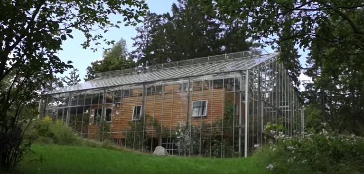 Nevjerovatna kuća budućnosti: Par iz Švedske napravio dom gdje ljeto traje 365 dana! - featured image