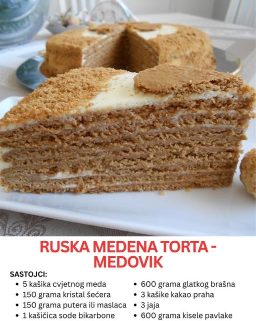 Slojevi koji očaravaju: Napravite legendarnu RUSKU MEDENU TORTU kod kuće! - featured image