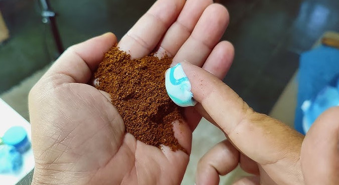 Pomiješajte kafu i pastu za zube?! Evo zašto je ovaj viralni trik preplavio internet! - featured image Pomiješajte kafu i pastu za zube?! Evo zašto je ovaj viralni trik preplavio internet! - featured image