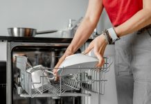 Mašina za sudove vam loše pere? Evo kako je očistiti na pravi način! Mašina za sudove vam loše pere? Evo kako je očistiti na pravi način! - featured image