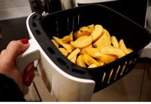 Masna vam je friteza zbog konstantne pripreme hrane: Za čišćenje vam je potrebna ova namirnica Masna vam je friteza zbog konstantne pripreme hrane: Za čišćenje vam je potrebna ova namirnica - featured image
