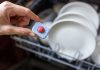 Verica s vremena na vreme u wc šolju ubaci tabletu za pranje sudova: Kada čujete zašto, oduševićete se