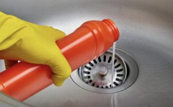 VODOINSTALATERI NE ŽELE DA ZNATE OVAJ TRIK: Možete odčepiti začepljen sudoper u nekoliko sekundi! VODOINSTALATERI NE ŽELE DA ZNATE OVAJ TRIK: Možete odčepiti začepljen sudoper u nekoliko sekundi! - featured image