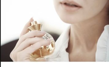 Zašto parfem na nekim traje cijeli dan, a na vama nestane za sat? Evo tajne dugotrajnog mirisa Zašto parfem na nekim traje cijeli dan, a na vama nestane za sat? Evo tajne dugotrajnog mirisa - featured image