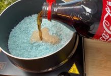 Uzmite običnu koka-kolu, naribajte komad sapuna i neka vam bude pri ruci ovaj kućni trik: KORISTIM GA GODINAMA I PREPORUČAM GA SVIMA! Uzmite običnu koka-kolu, naribajte komad sapuna i neka vam bude pri ruci ovaj kućni trik: KORISTIM GA GODINAMA I PREPORUČAM GA SVIMA! - featured image