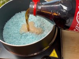 Uzmite običnu koka-kolu, naribajte komad sapuna i neka vam bude pri ruci ovaj kućni trik: KORISTIM GA GODINAMA I PREPORUČAM GA SVIMA! Uzmite običnu koka-kolu, naribajte komad sapuna i neka vam bude pri ruci ovaj kućni trik: KORISTIM GA GODINAMA I PREPORUČAM GA SVIMA! - featured image