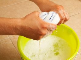 Dodajte 2 čepa alkoholnog sirćeta u kantu sa vodom: Trik u koji se kunu sve domaćice u Srbiji