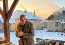 Starac pao u sneg pred komšijom robijašem, priča o predrasudama koja će vas postideti