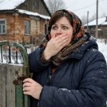 “OD DANA NAŠEG VJENČANJA, MOJ MUŽ MI NIKADA NIJE DOZVOLIO DA ODEM U KUĆU NJEGOVIH RODITELJA, KOJA SE NALAZI NA SELU. IŠLA SAM IZNAD NJEGOVIH PREDOČENJA I TAJNO POSJETILA ‘ZABRANJENU ADRESU’… IZNUTRA SAM OTKRILA NEŠTO ŠTO NISAM MOGLA PREDVIDJETI…”