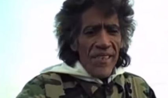 Beskućnik je stekao slavu zbog svog zlatnog glasa: A kad čujete njegovu priču naježiće vam se celo telo - featured image Beskućnik je stekao slavu zbog svog zlatnog glasa: A kad čujete njegovu priču naježiće vam se celo telo - featured image