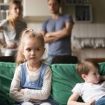 Roditelji masovno greše kad koriste ovu metodu vaspitavanja: Na taj način dete dobija pogrešnu poruku koju nosi u odraslo doba i stvara trajni ožiljak Roditelji masovno greše kad koriste ovu metodu vaspitavanja: Na taj način dete dobija pogrešnu poruku koju nosi u odraslo doba i stvara trajni ožiljak - featured image