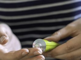 Znate li ovu JEFTINU mast iz apoteke? Skoro niko ne zna da zamenjuje i najskuplju kremu i izglađuje bore kao pegla! Znate li ovu JEFTINU mast iz apoteke? Skoro niko ne zna da zamenjuje i najskuplju kremu i izglađuje bore kao pegla! - featured image