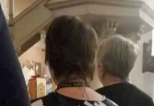 Žena je postala hit na Fejsu zbog majice u kojoj je došla na misu, morate vidjeti što je obukla Žena je postala hit na Fejsu zbog majice u kojoj je došla na misu, morate vidjeti što je obukla - featured image