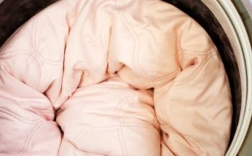 Kako oprati ogroman jorgan kod kuće? Ako ne može da stane u mašinu, ovo su zlatni trikovi starih domaćica Kako oprati ogroman jorgan kod kuće? Ako ne može da stane u mašinu, ovo su zlatni trikovi starih domaćica - featured image