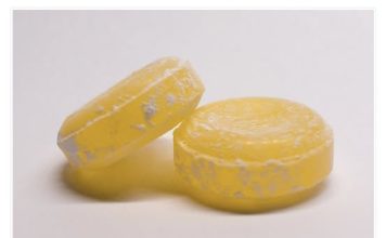 Napravite domaće pastile za grlo: Olakšavaju disanje i smiruju kašalj preko noći! (RECEPT) Napravite domaće pastile za grlo: Olakšavaju disanje i smiruju kašalj preko noći! (RECEPT) - featured image