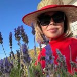 Najobrazovanija žena na estradi je jedina koja je bivšem mužu ostavila stan: Zamerili su kad je majku smestila u starački dom, a ona za porodicu daje sve