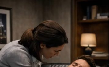 Milioner se pretvarao da je izgubio svest u svojoj kancelariji kako bi testirao novu sekretaricu, ali kada je čuo kako ona tiho šapuće na telefonu, bio je potpuno šokiran onim što je čuo.