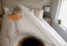 Snaha je gotovo svaki dan mijenjala posteljinu, opravdavajući ljubav prema čistoći: ali jednog dana svekrva je podigla deku, ugledala čudan trag na plahti i saznala strašnu tajnu o svojoj snahi 😲😨