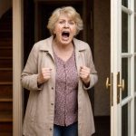 Vrisak moje svekrve probudio je cijelu zgradu u 5 ujutro — otkrila je da sam promijenila brave na svom stanu.