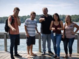 Šala koja je skoro ubila: Baka koju je sopstveni unuk gurnuo u jezero i porodica koja se smejala dok je tonula