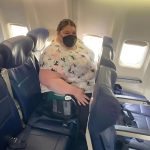 Kupila sam dva sedišta u avionu, ali je komšinica pokušala da zauzme jedno — evo kako sam reagovala.