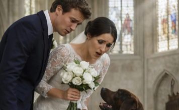 Tokom venčanja, pas je uhvatio rub mladine haljine zubima i počeo frenetično da laje: svi su mislili da je pas jednostavno poludeo, sve dok se nije dogodilo ovo… 😨😱