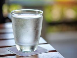 Evo zašto ne biste trebali piti vodu prije ili nakon jela