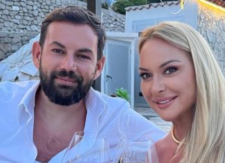 Melinina kuma ukrala šou na venčanju u Monaku: Haljina raskošnija od mladine, a njena zaova nosi torbu koja košta kao garsonjera u Srbiji – Karići izdominirali Melinina kuma ukrala šou na venčanju u Monaku: Haljina raskošnija od mladine, a njena zaova nosi torbu koja košta kao garsonjera u Srbiji - Karići izdominirali - featured image