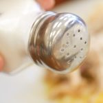 Šta da radite ako PRESOLITE JELO: Iskusne domaćice koriste ove trikove da spase obrok za nekoliko minuta