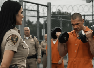 Najopasniji zatvorenik u zatvoru odlučio je da se rugao novoj ženskoj stražarki, pokušavajući da je slomi, ali samo jedna njena reakcija ostavila je sve u šoku 😨😱