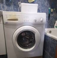 Mašina za pranje veša “pleše” tokom centrifuge? Jednostavan trik koji rešava problem za nekoliko minuta