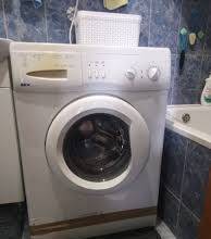 Mašina za pranje veša “pleše” tokom centrifuge? Jednostavan trik koji rešava problem za nekoliko minuta