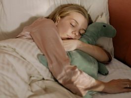 Od babe je čula za trik sa jastukom, sada spava kao beba: Vrlo je jednostavno, isprobajte još večeras Od babe je čula za trik sa jastukom, sada spava kao beba: Vrlo je jednostavno, isprobajte još večeras - featured image