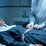 Doveli su tijelo časne sestre u mrtvačnicu, ali kada su počeli rezati njezin habit, pojavila se poruka: