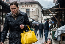 Gurnula je staricu u blato jer joj je nudila čarape: Sutradan je zanemela u bolničkoj sobi svog sina