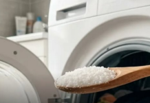 Ubaci kašiku soli u veš mašinu i gledaj čudo: Crna majica nikad ne izgleda isto