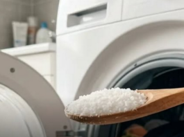 Ubaci kašiku soli u veš mašinu i gledaj čudo: Crna majica nikad ne izgleda isto
