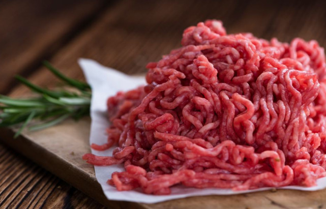 Evo kako pravilno zamrznuti mleveno meso: Ovo je najbolji način uz koji može što duže stajati u zamrzivaču, a da ne izgubi kvalitet - featured image Evo kako pravilno zamrznuti mleveno meso: Ovo je najbolji način uz koji može što duže stajati u zamrzivaču, a da ne izgubi kvalitet - featured image