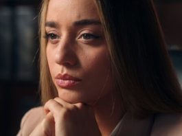 Zašto neka osoba iznenada prestane da komunicira sa vama i samo nestane: Uvek krivite sebe, a zapravo se to najčešće dešava zbog ova 4 razloga Zašto neka osoba iznenada prestane da komunicira sa vama i samo nestane: Uvek krivite sebe, a zapravo se to najčešće dešava zbog ova 4 razloga - featured image