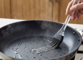 Zašto iskusne domaćice brišu tavu octom prije prženja: stari kuhinjski trik Zašto iskusne domaćice brišu tavu octom prije prženja: stari kuhinjski trik - featured image