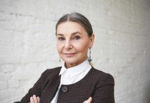 6 navika negovanih dama 50+: Oblače se elegantno, a sa godinama izgledaju sve bolje i bolje, bez kozmetike i zahvata 6 navika negovanih dama 50+: Oblače se elegantno, a sa godinama izgledaju sve bolje i bolje, bez kozmetike i zahvata - featured image