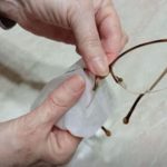 Kako sačuvati naočare od ogrebotina i zašto kućni trikovi imaju svoje granice Kako sačuvati naočare od ogrebotina i zašto kućni trikovi imaju svoje granice - featured image